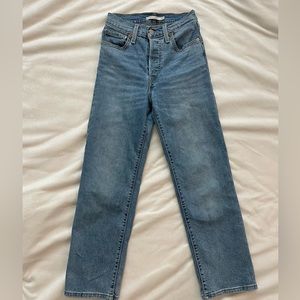 25” Ribcage Straight Levi’s Jeans
